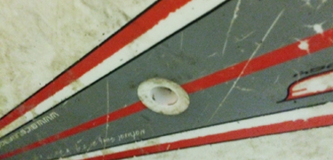 全体的に大きなキズ、汚れがひどい製品。